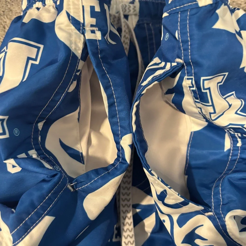 Wes And Willy Mens Swim Trunks XXL Kentucky Wildcats Floral Beach Hawaiian 21245